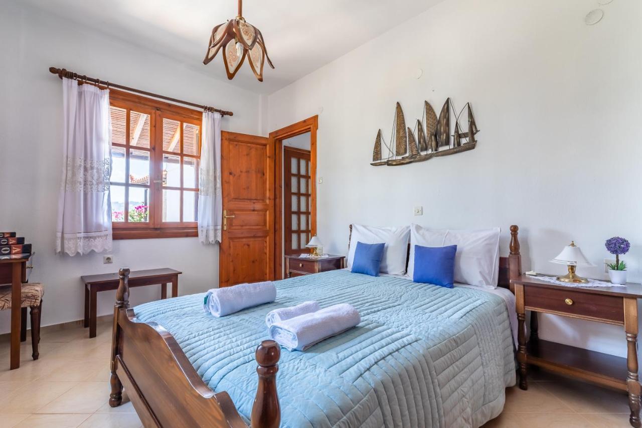 Ourania Apartment Skopelos Town Exterior photo